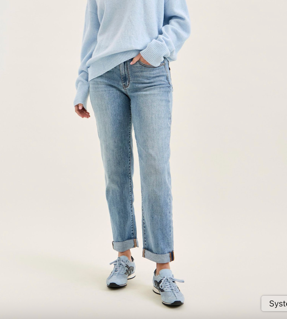 Judy Blue Mid-Rise Boyfriend Jean - Medium Wash